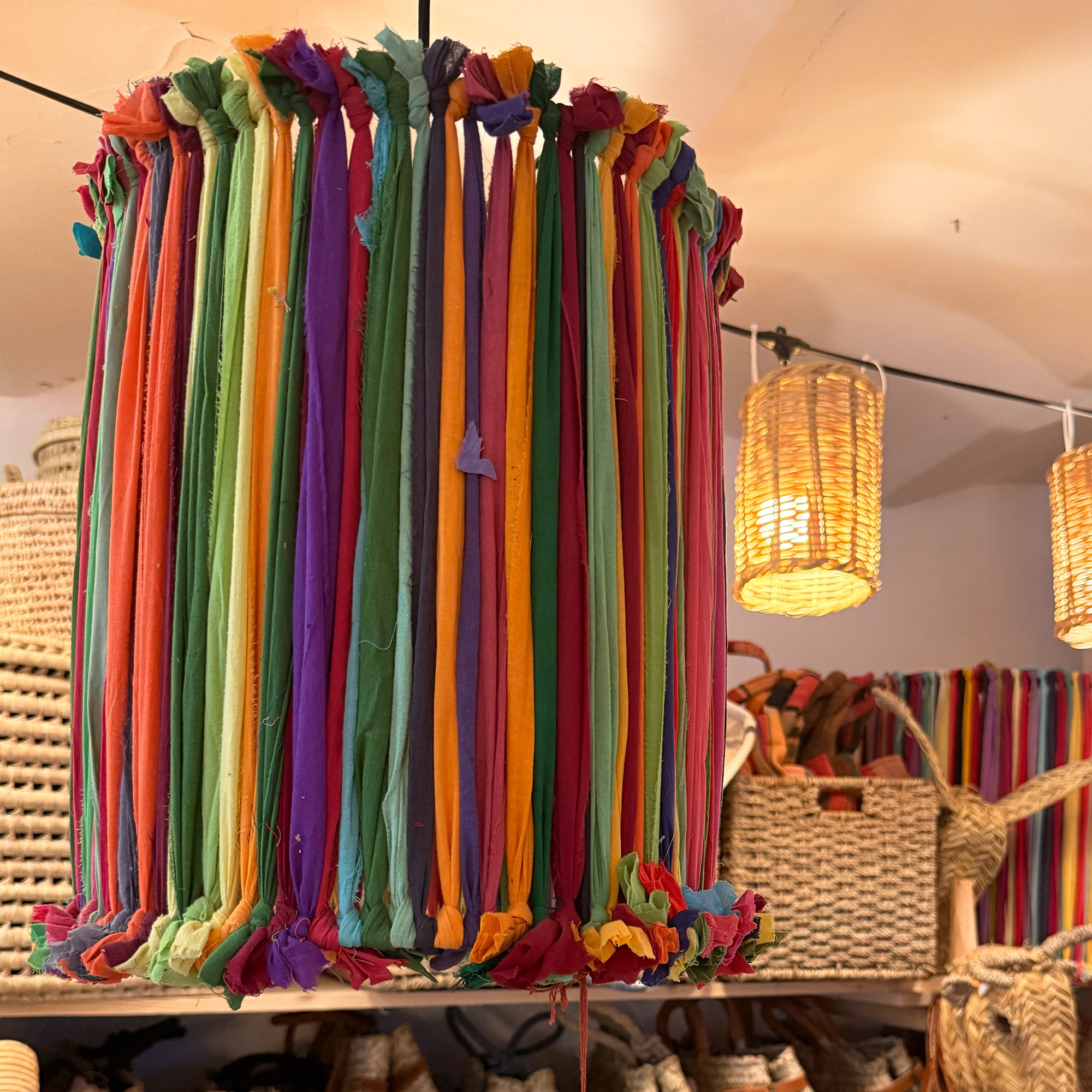Luminaire fait main multicouleurs